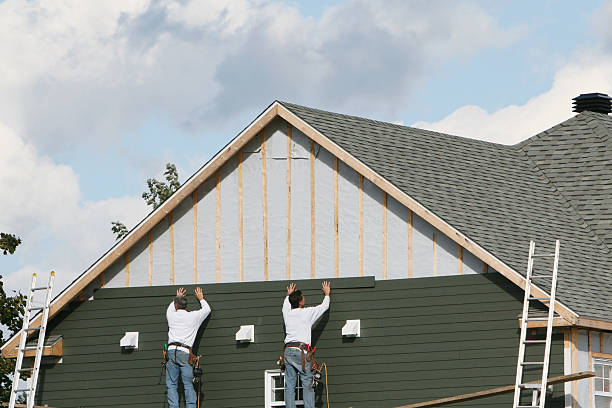 Professional Emergency Siding Repair technician working in New Holland, OH